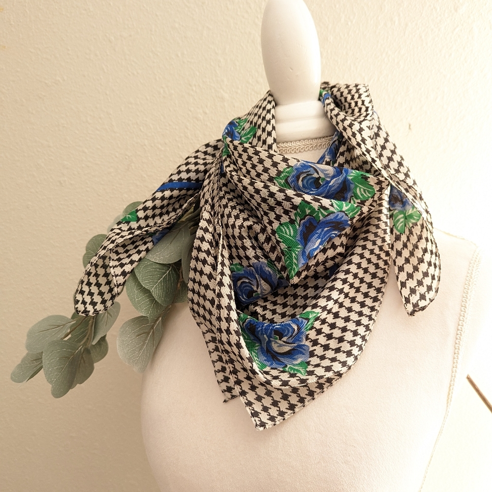 V I N T A G E:: Sarah Coventry Blue Rose Classic Houndstooth Scarf